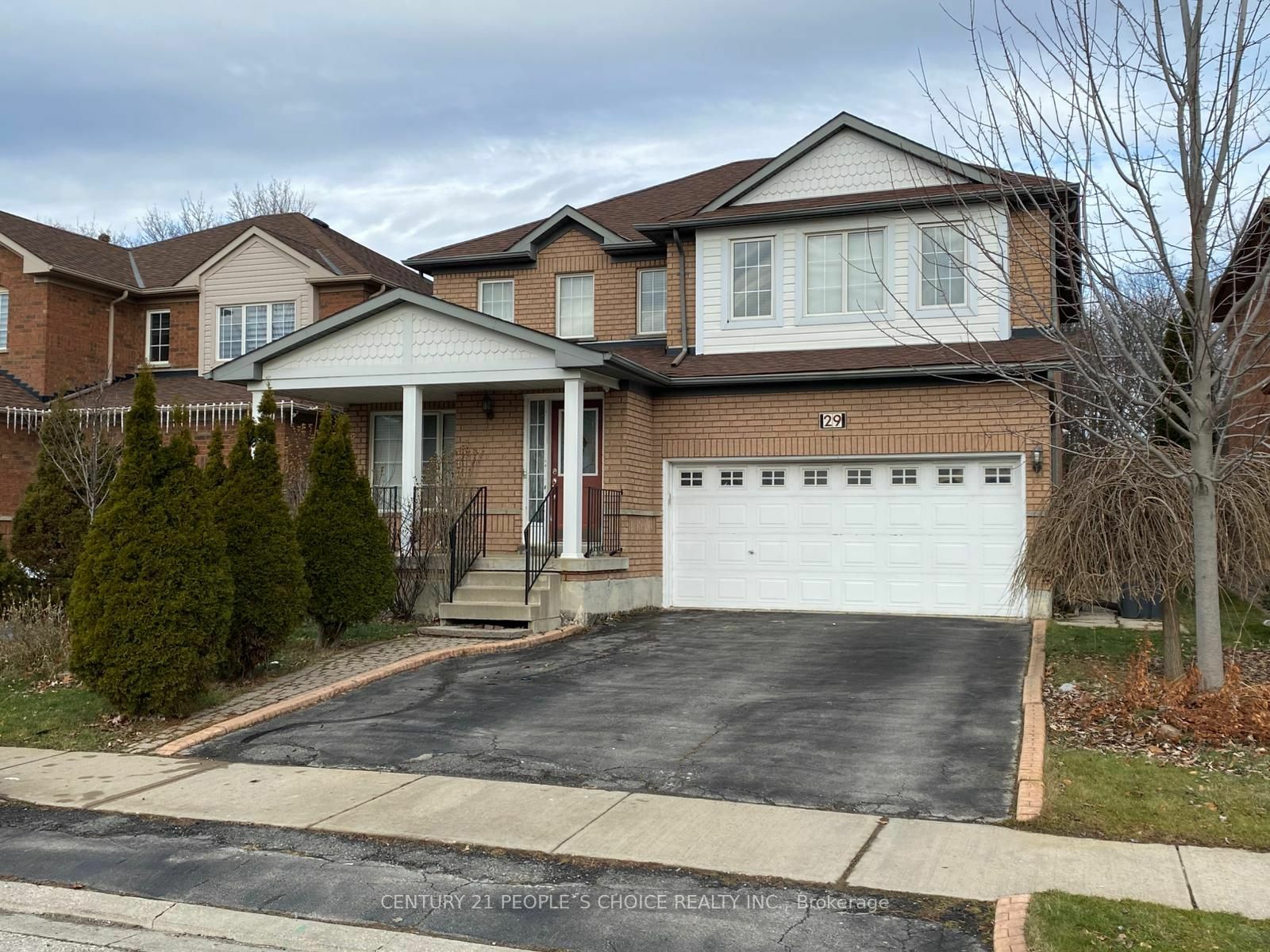 Property Photo:  29 Hollowgrove Blvd Upper  ON L6P 1B1 