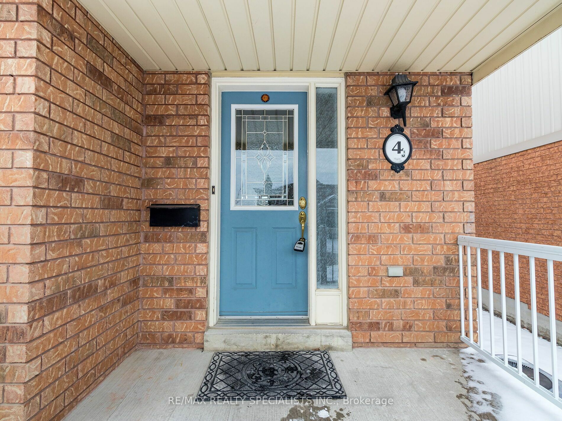 Property Photo:  4 Longueuil Pl  ON L1R 3G9 