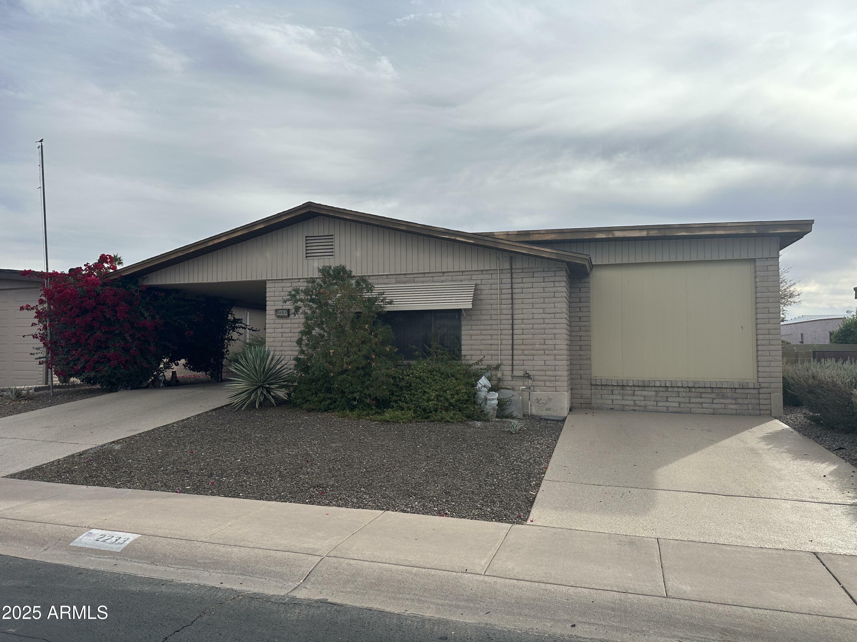 Property Photo:  2233 N Middlecoff Drive  AZ 85215 