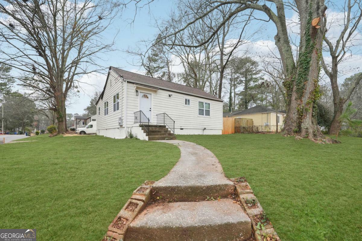 Property Photo: 1288 Almont Drive SW GA 30310