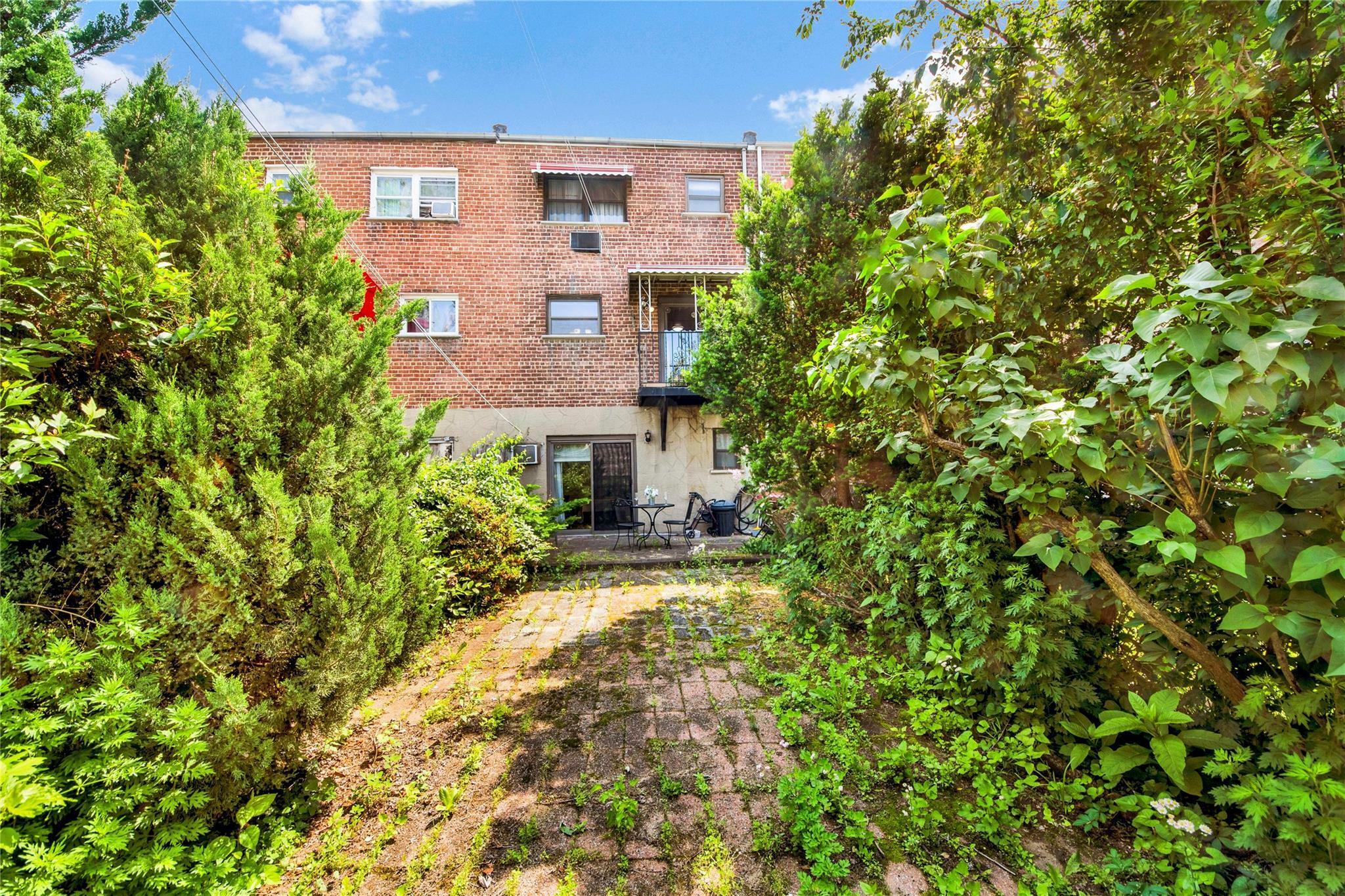 Property Photo: 237 Davis Avenue NY 10465