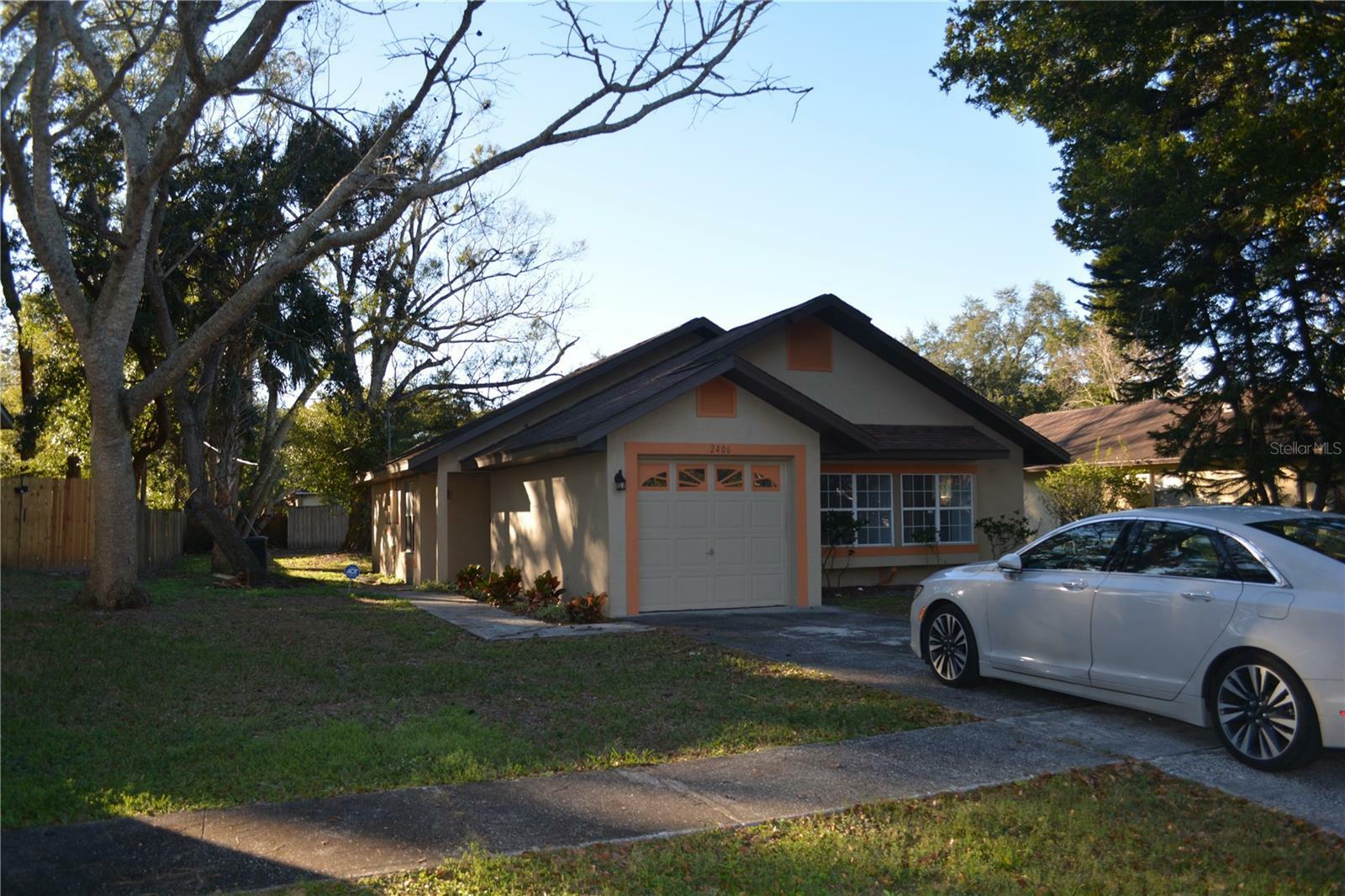 Property Photo:  2406 S Lake Avenue Avenue  FL 32771 