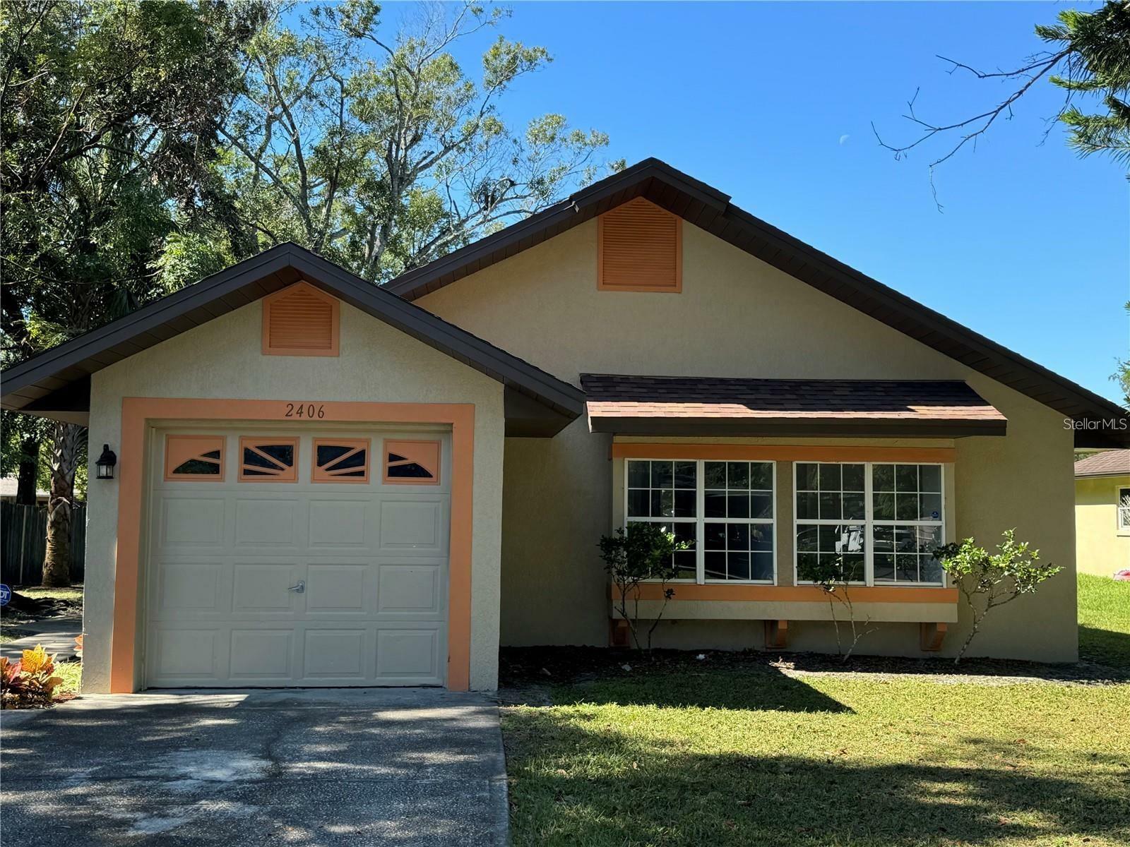 Property Photo:  2406 S Lake Avenue Avenue  FL 32771 