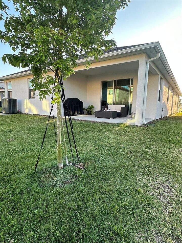 Property Photo: 14827 Milfoil Avenue FL 32827