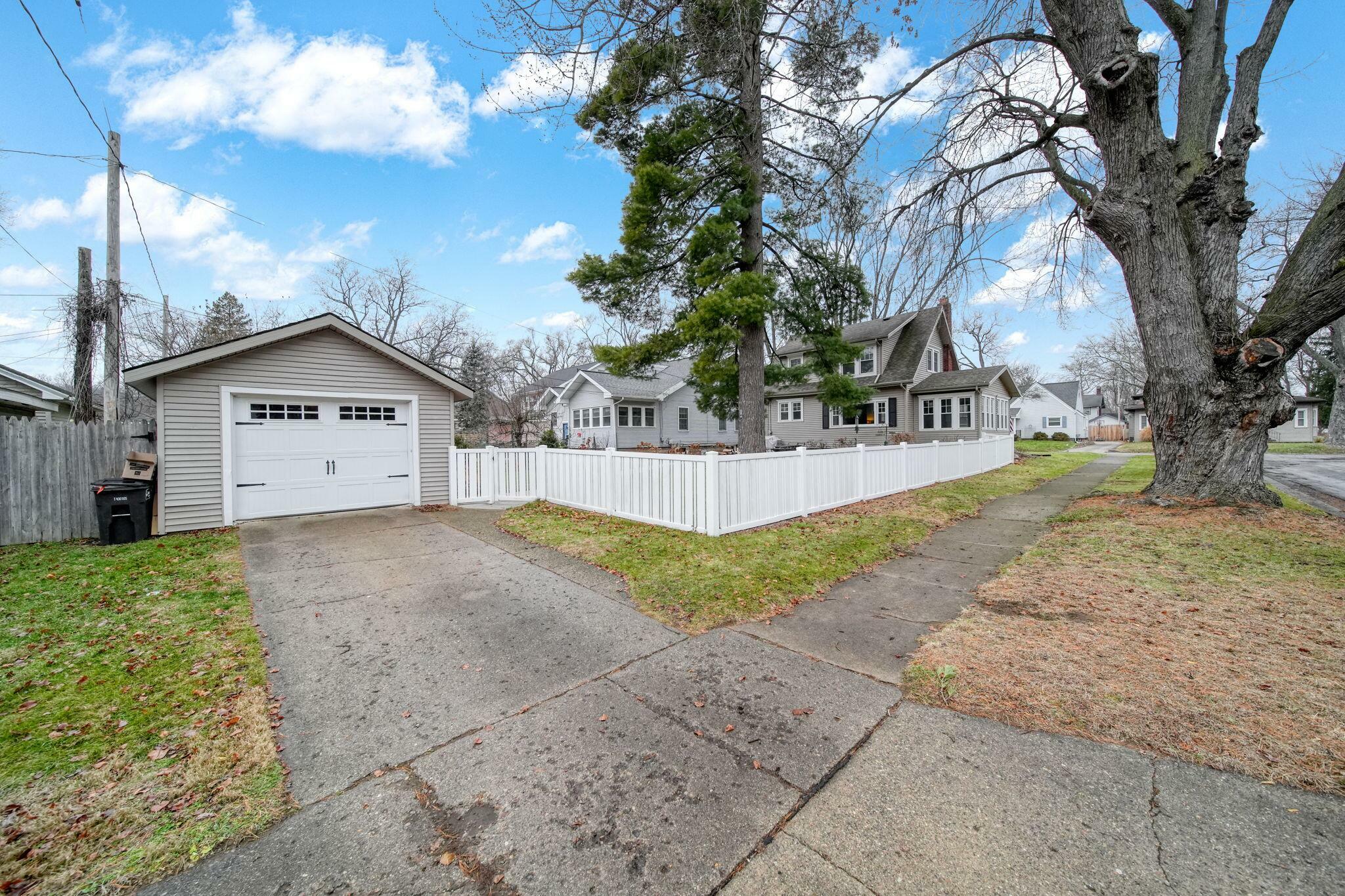 Property Photo:  701 Woodfield Drive  MI 49203 