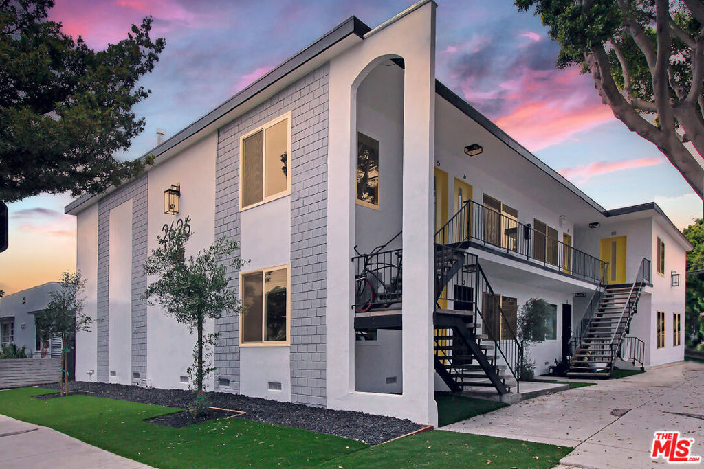 Property Photo: 2626 Cloverfield Boulevard CA 90405