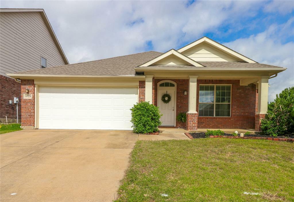 Property Photo: 4324 Highgate Road TX 76244