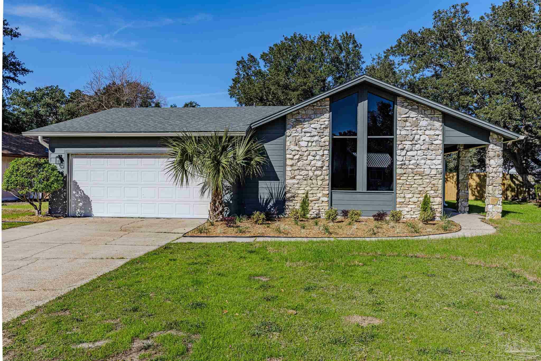 Property Photo:  1013 Great Oaks Dr  FL 32563 