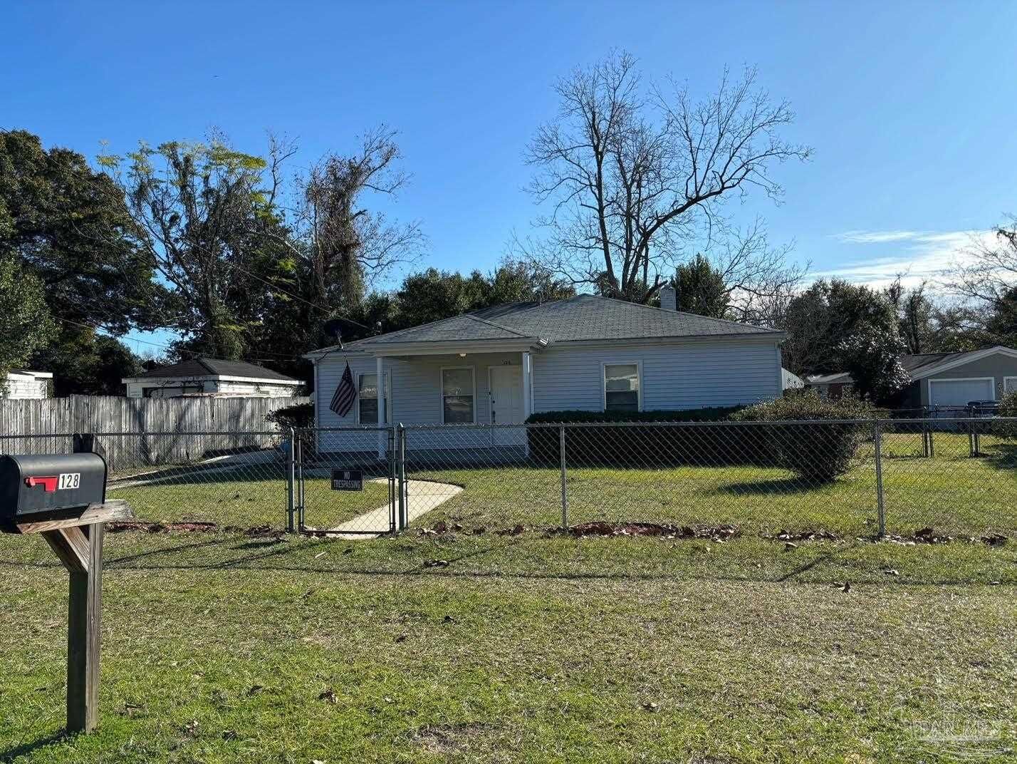 Property Photo:  128 Beech St  FL 32506 
