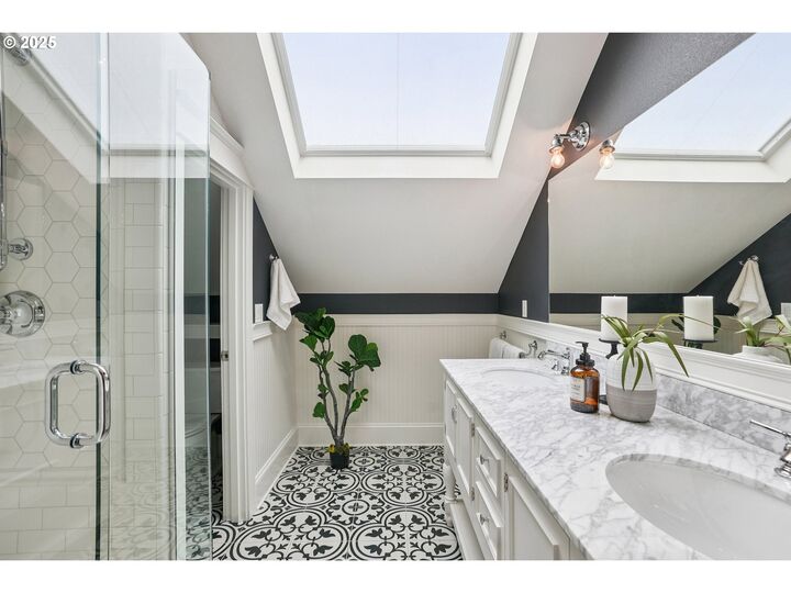 Property Photo: 2423 NW Northrup St OR 97210
