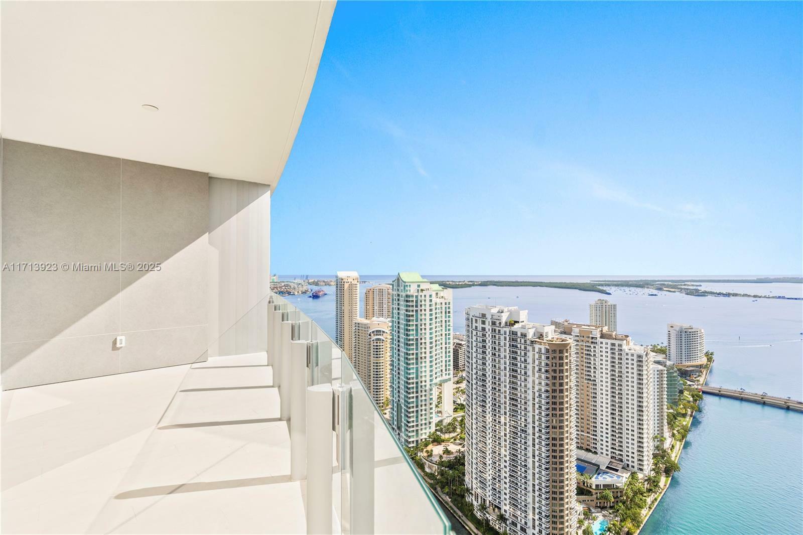 Property Photo:  300 Biscayne Blvd Way 4407  FL 33131 