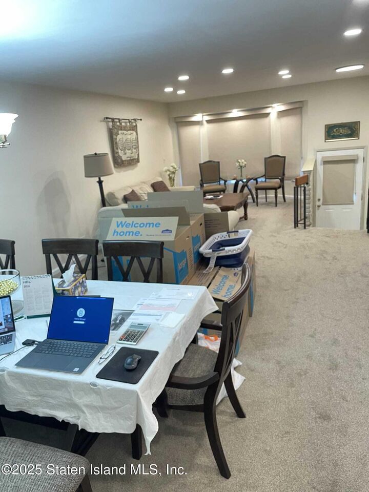 Property Photo:  52 Longdale Street  NY 10314 