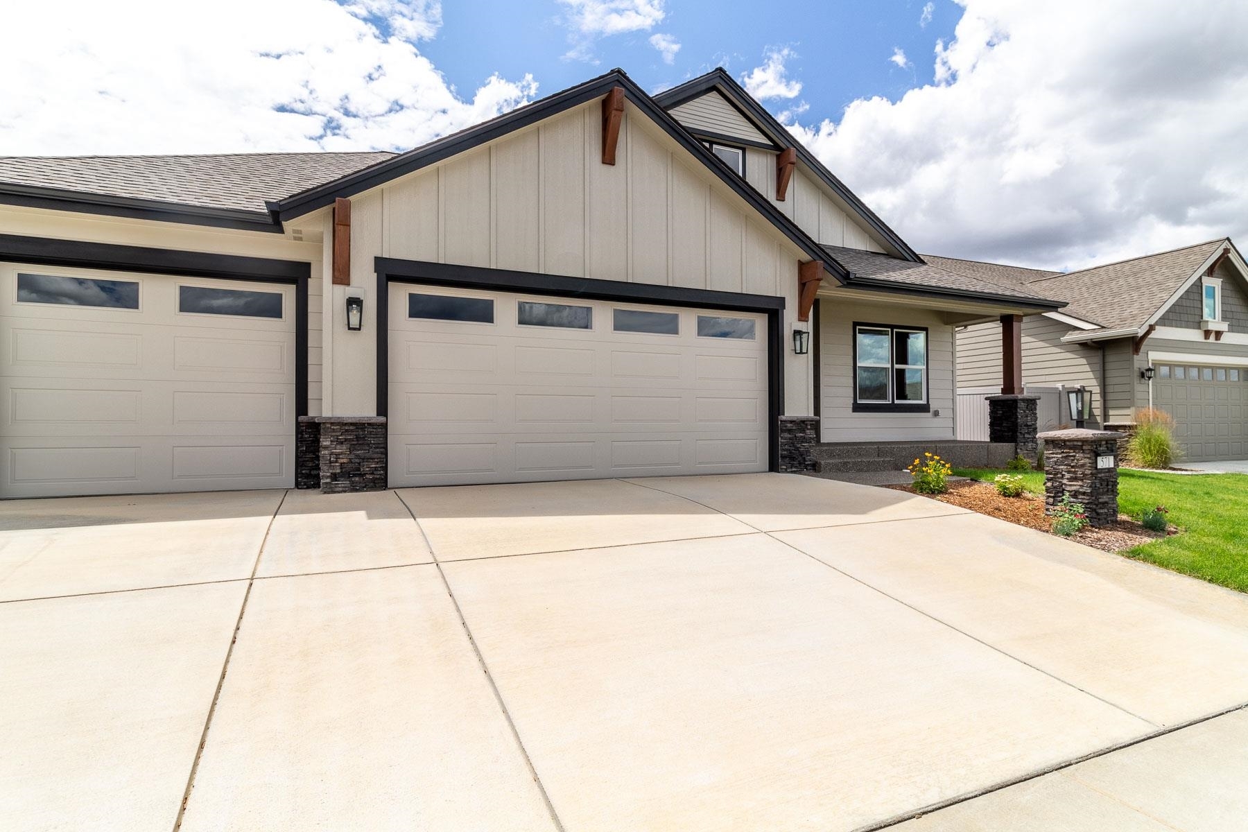 Property Photo:  571 W Basalt Ridge Dr  WA 99224 