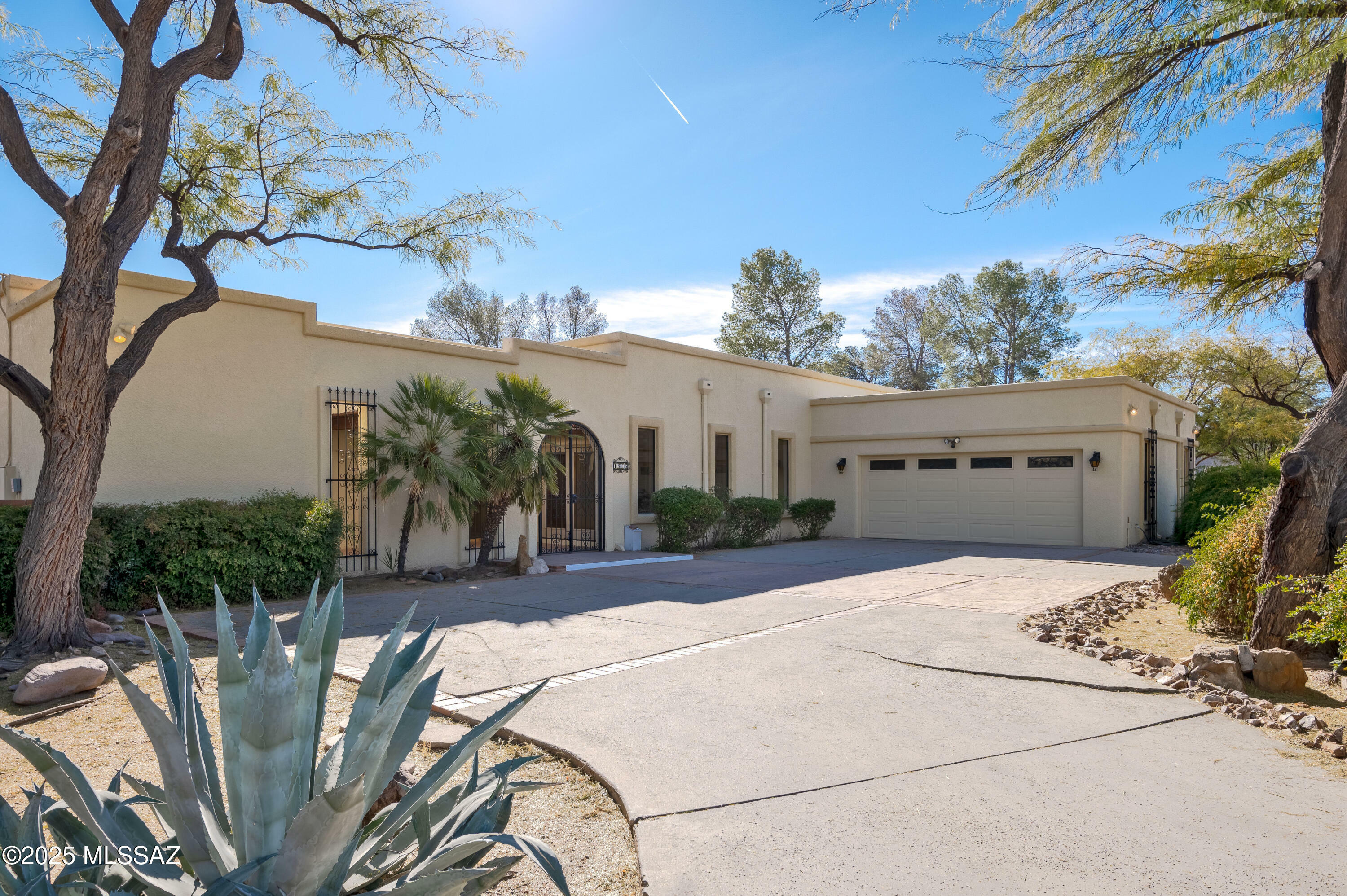 Property Photo:  1505 S Abrego Drive  AZ 85614 