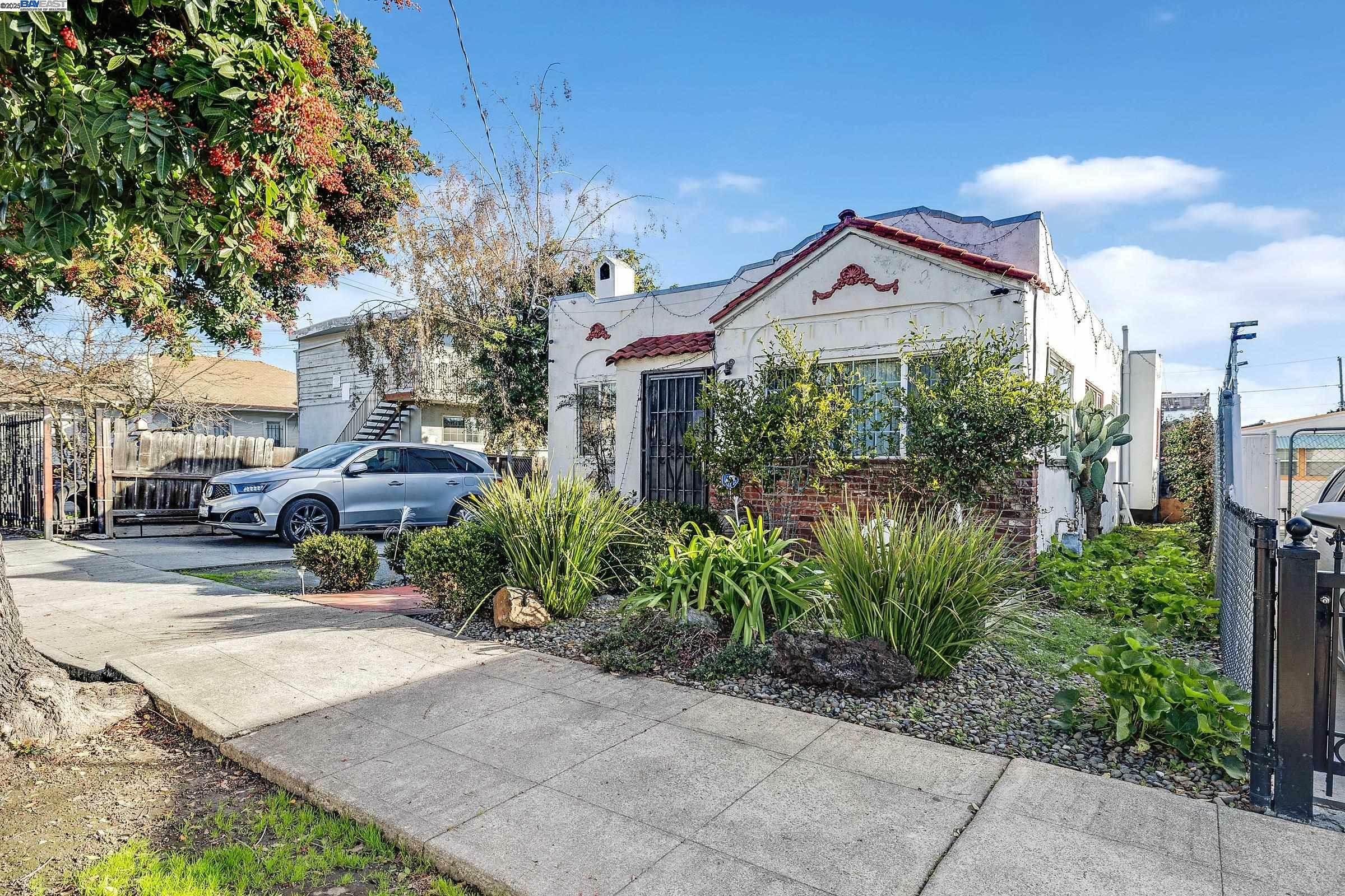 Property Photo:  2820 22nd Avenue  CA 94606 