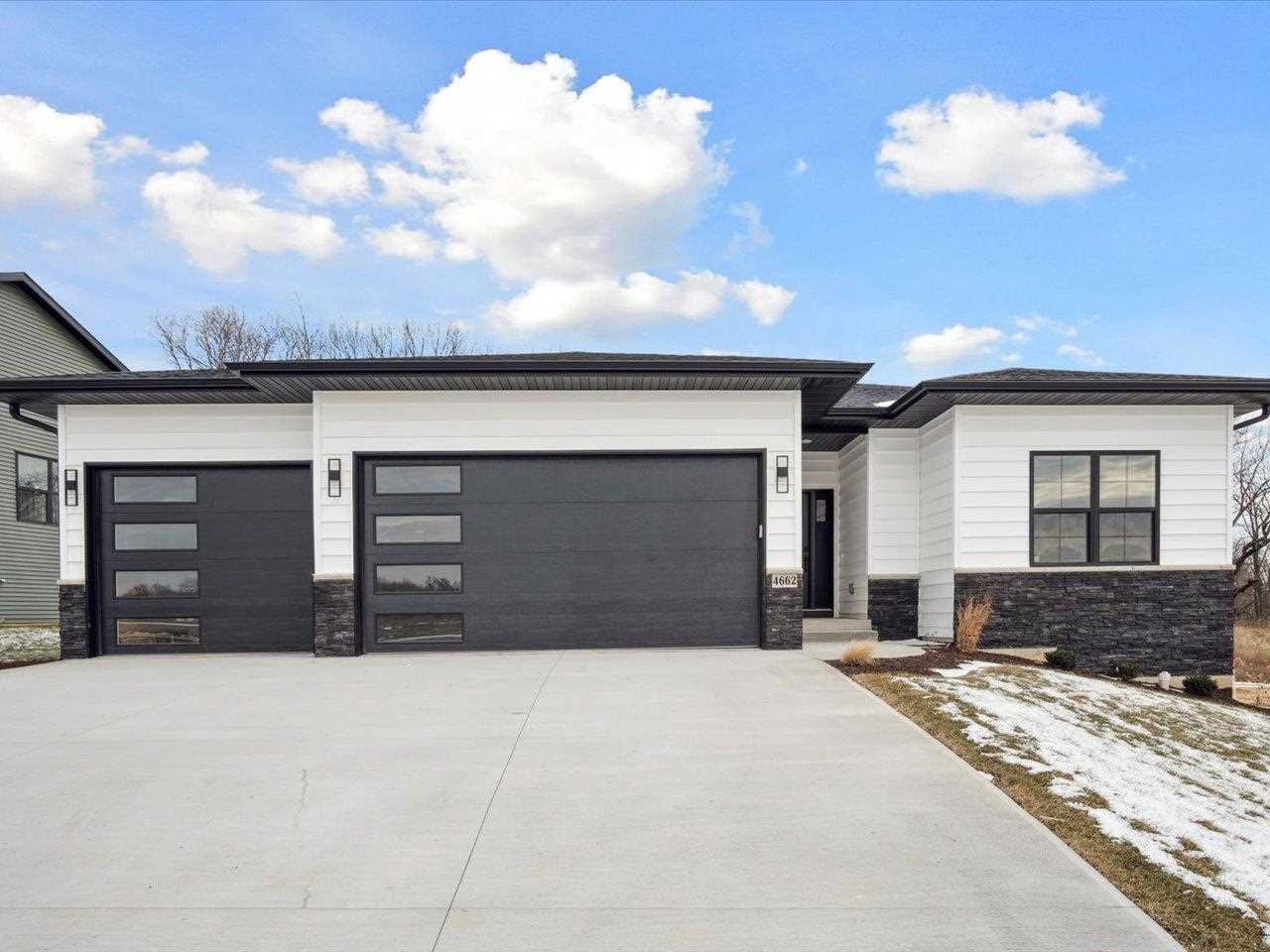 Property Photo: 4662 Preston Ln IA 52246