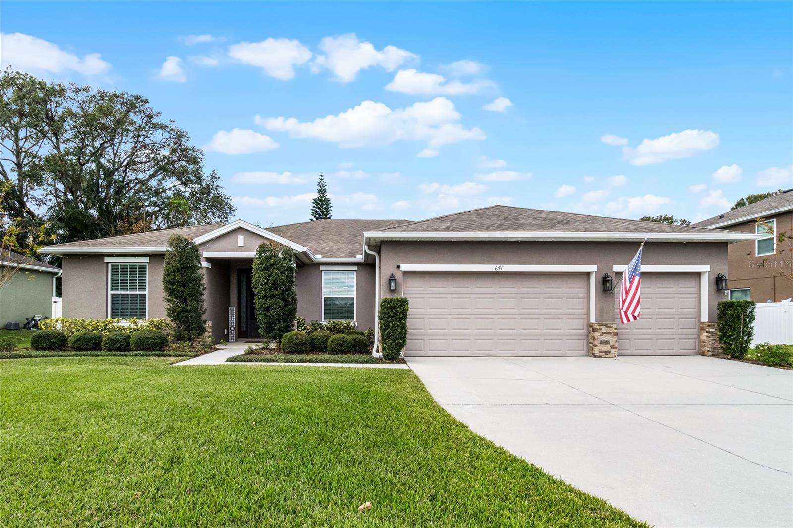 Property Photo:  641 Lake Cove Pointe Circle  FL 34787 