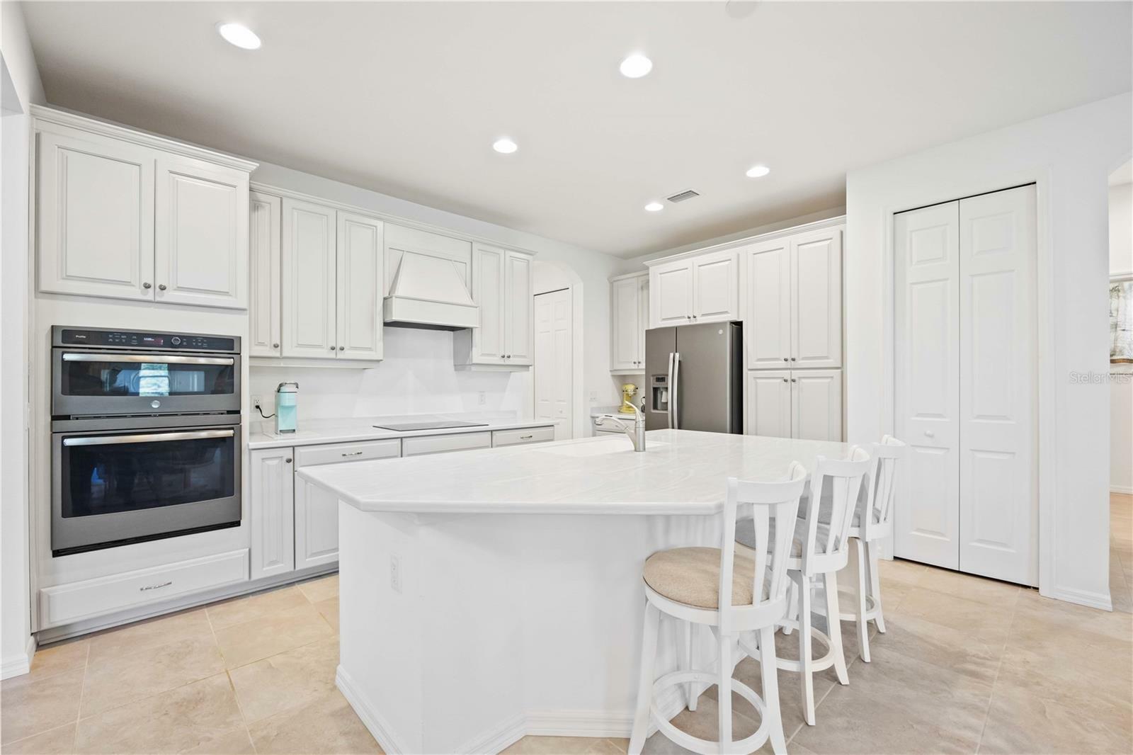 Property Photo: 11907 Petunia Terrace FL 34212
