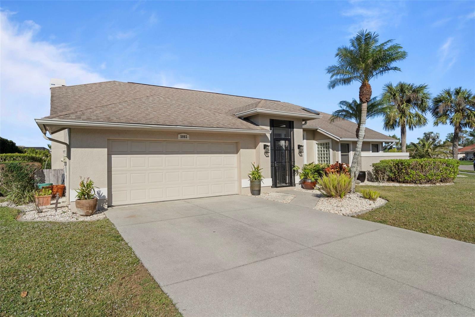 Property Photo:  5003 Southern Pine Circle  FL 34293 