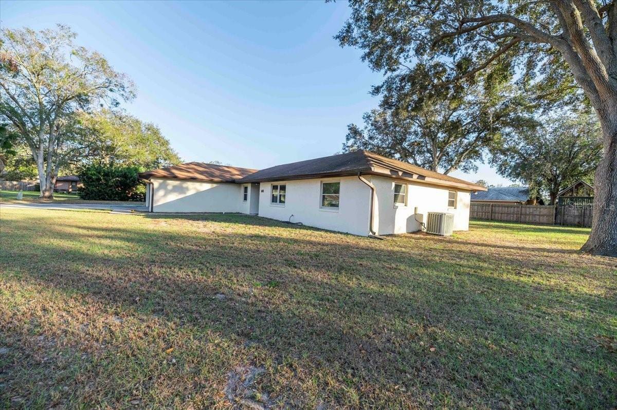 Property Photo:  1411 Timberidge Loop S  FL 33809 