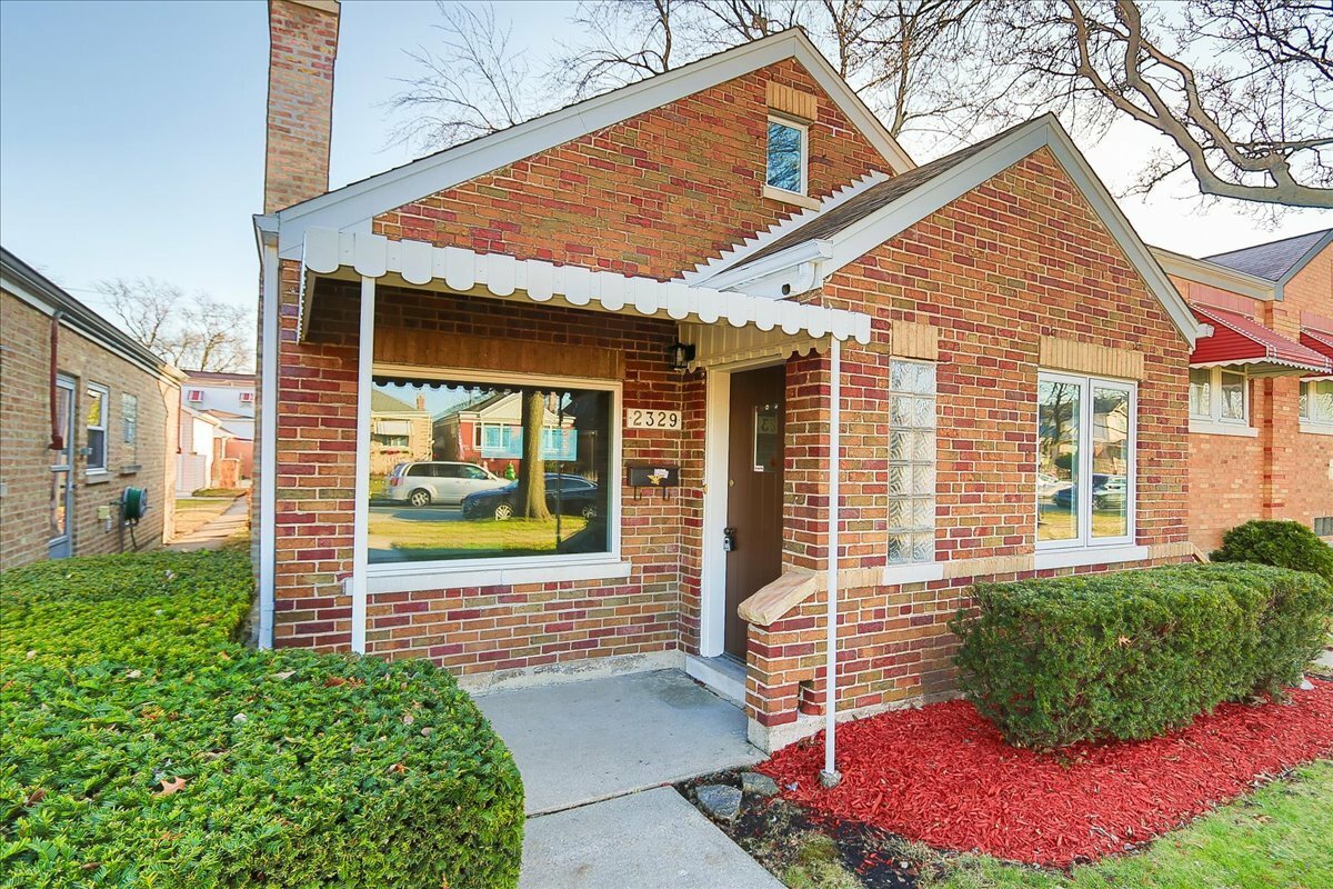 Property Photo:  2329 Hainsworth Avenue  IL 60546 