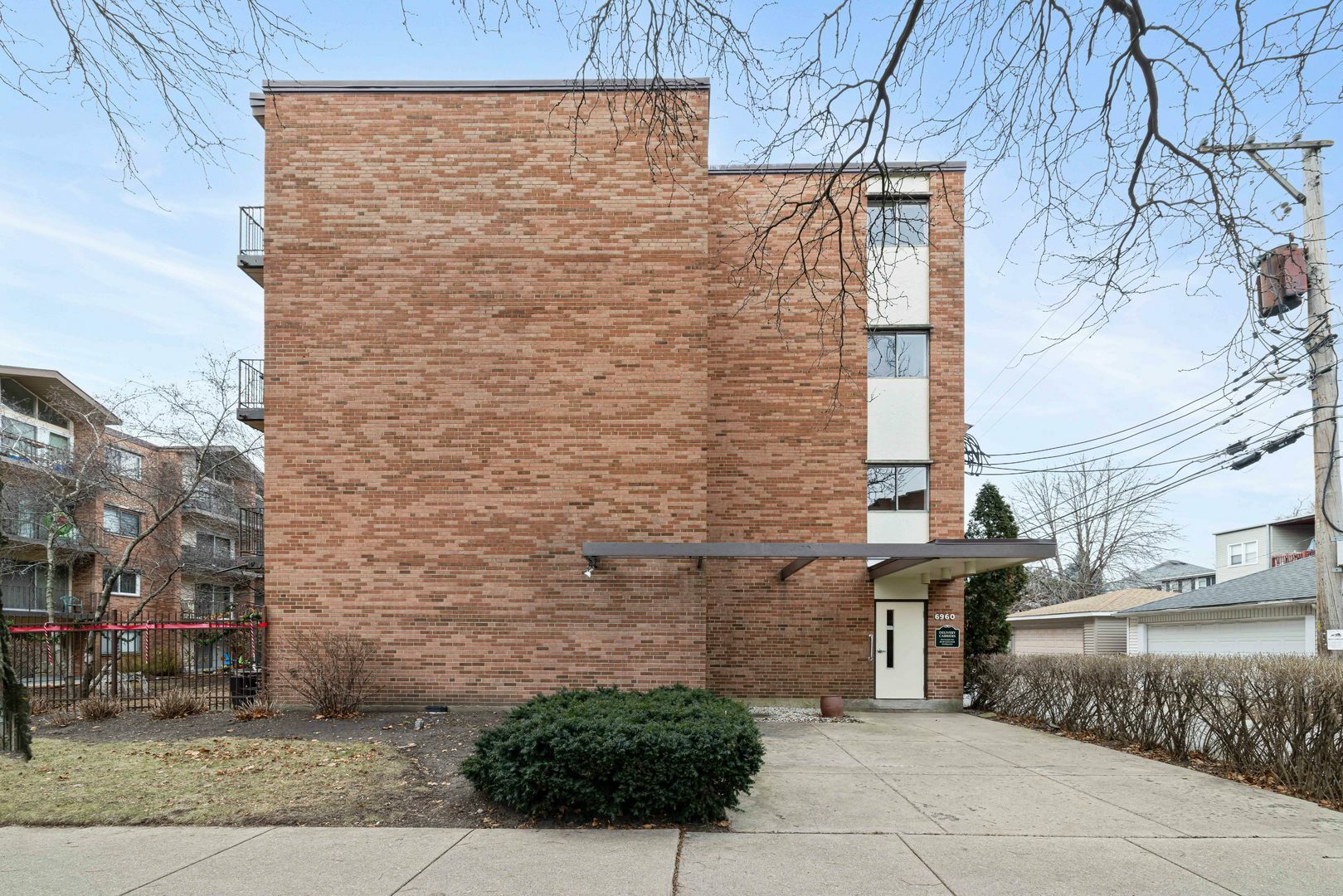 Property Photo:  6960 N Bell Avenue 107  IL 60645 