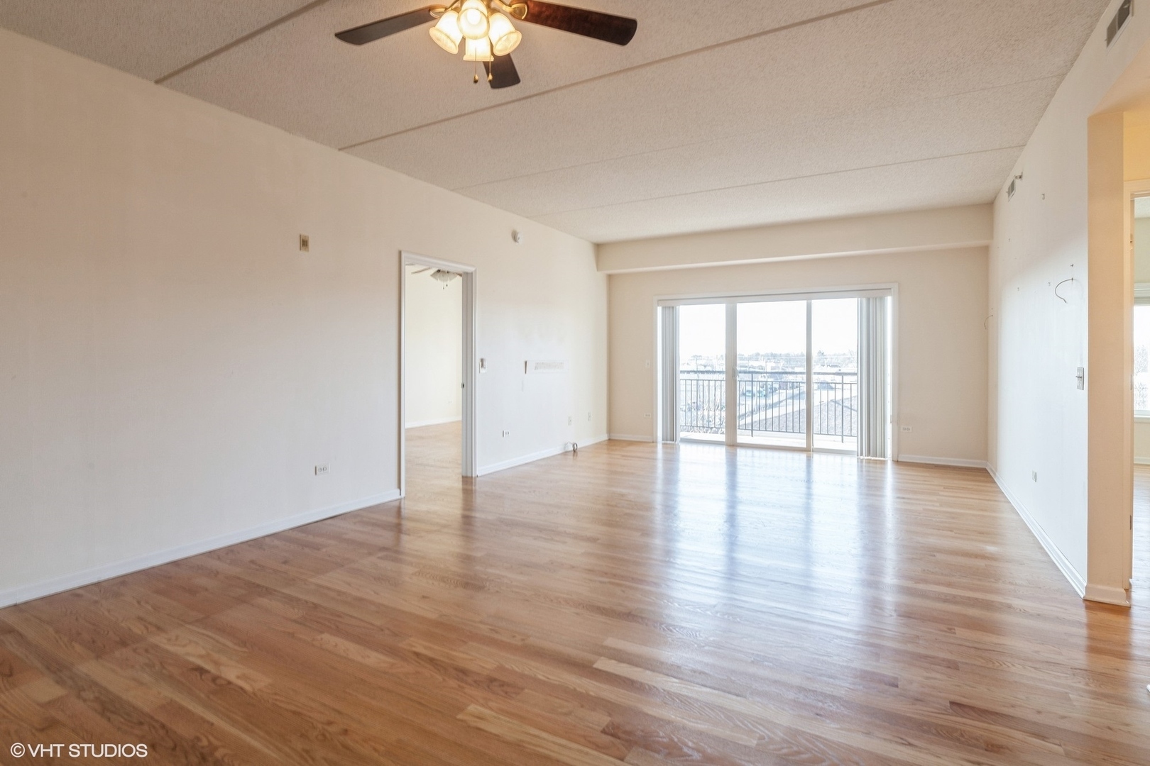 Property Photo:  1277 E Thacker Street 404  IL 60016 