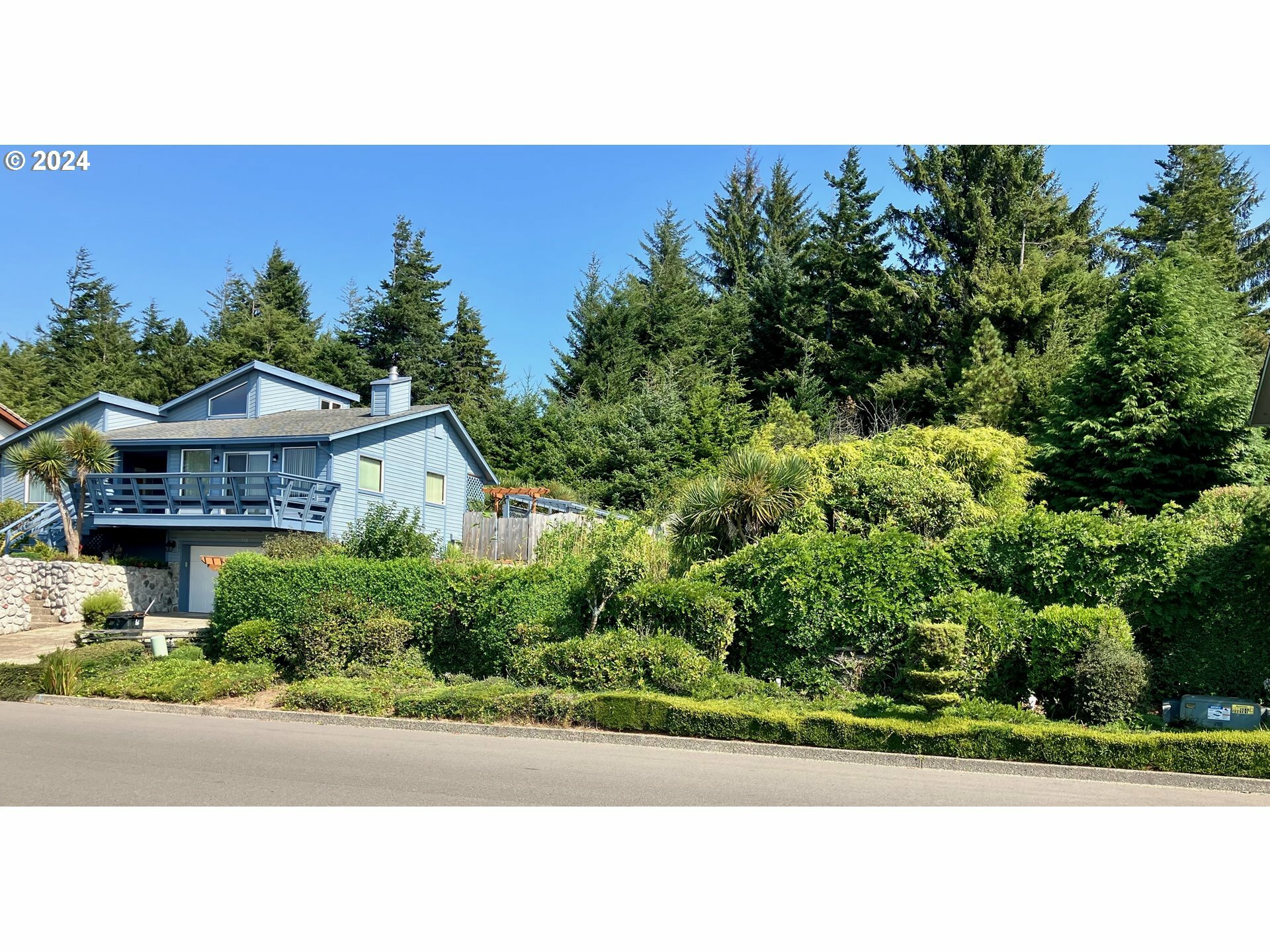 Property Photo: 735 Prefontaine OR 97420