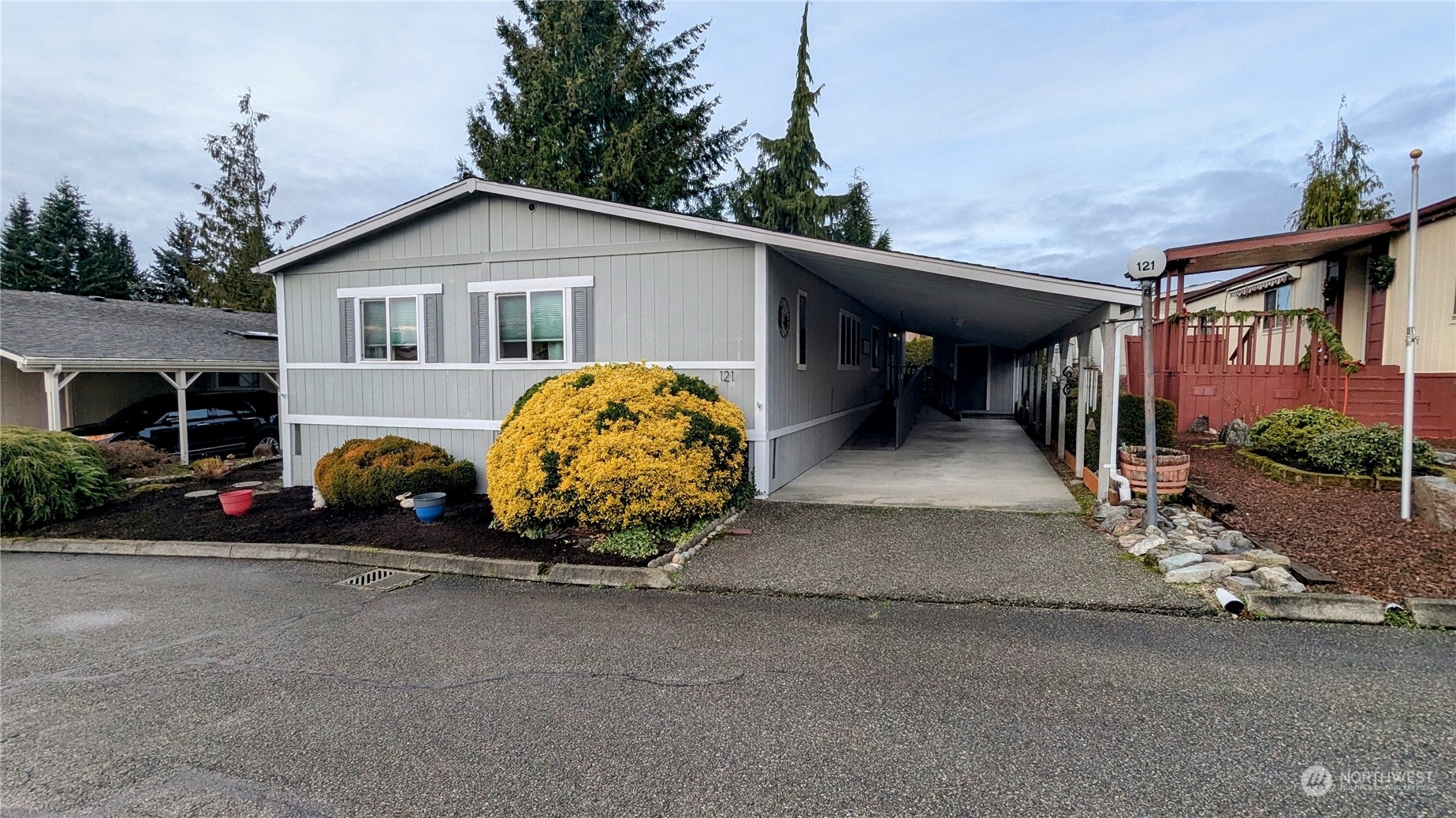 Property Photo:  1427  100th Street SW 121  WA 98204 