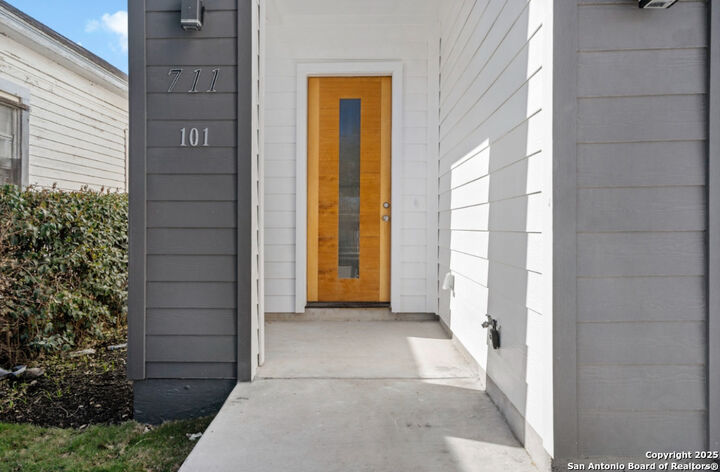Property Photo:  711 S Olive St 101  TX 78203 