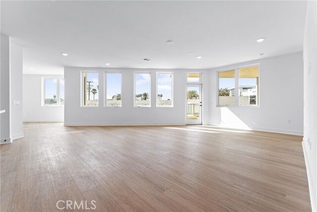 Property Photo: 414 Main Street 205 CA 92648