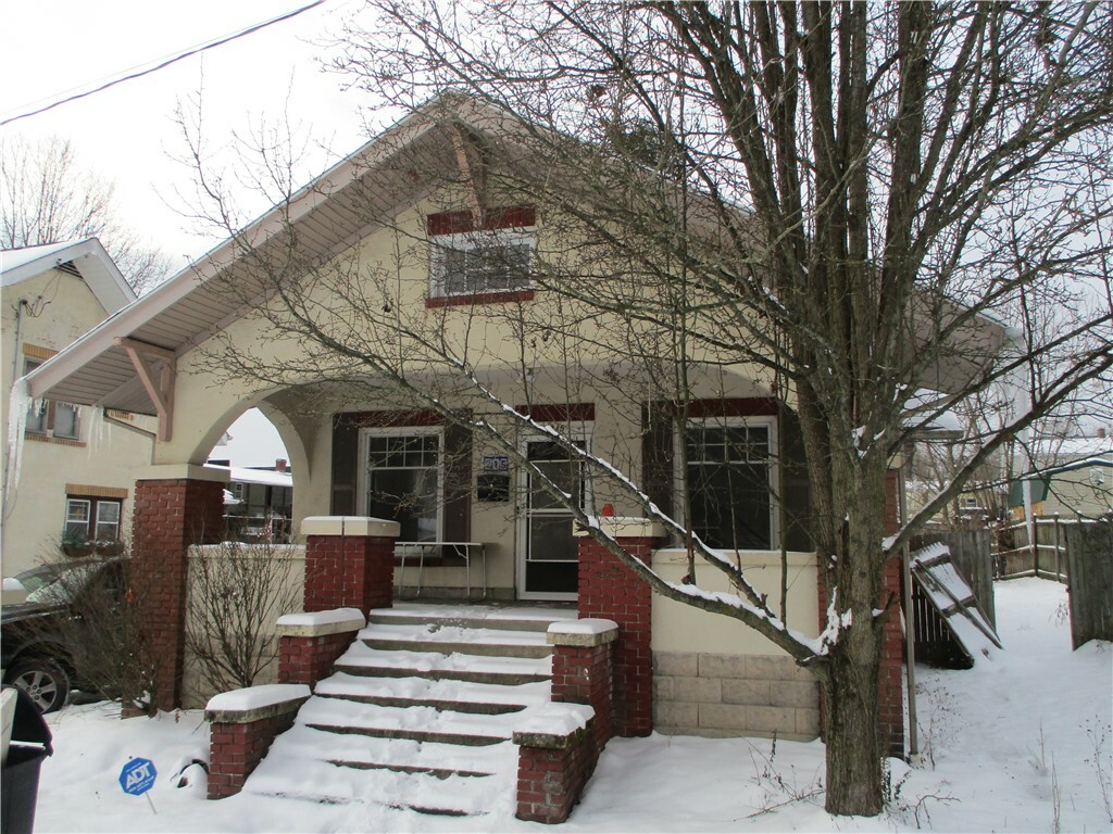 Property Photo:  215 Walnut St  PA 15338 