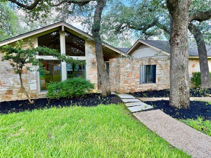 Property Photo: 11906 Brookwood Circle TX 78750