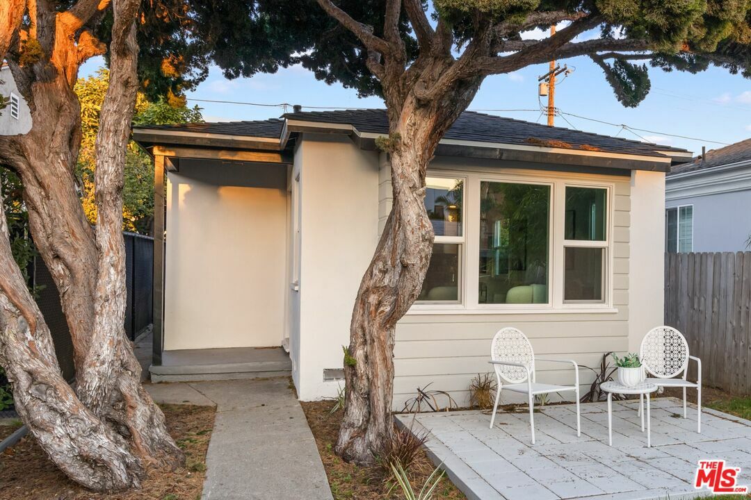 Property Photo:  1928   Walgrove Ave  CA 90066 