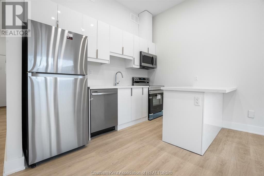 Property Photo:  151-157 King Street 5  ON N7M 1E4 