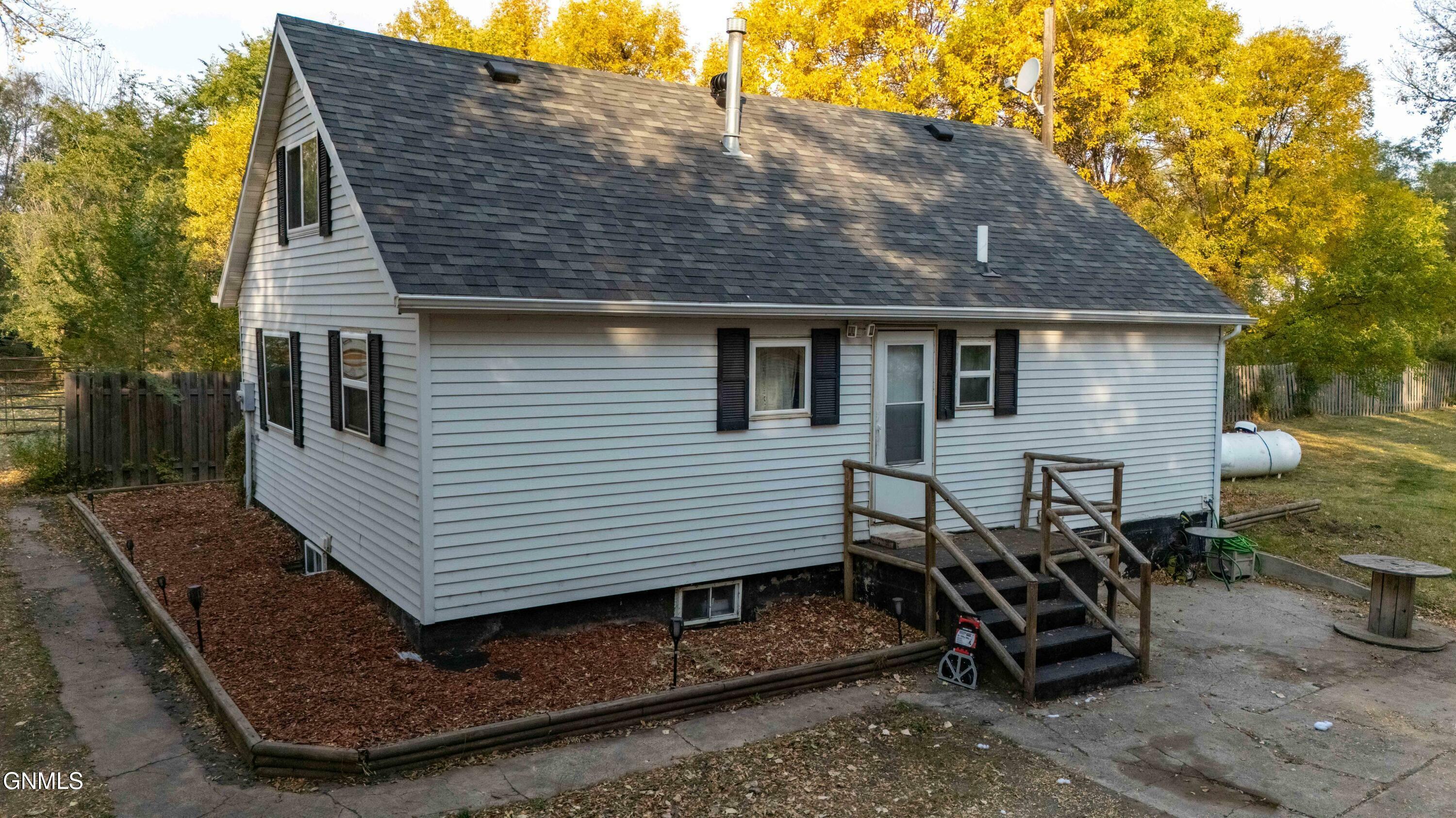 Property Photo:  2343 County Road 136  ND 58566 