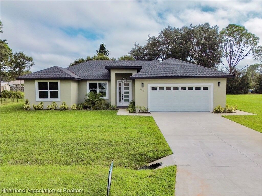 Property Photo: 4510 Boabadilla Avenue FL 33872