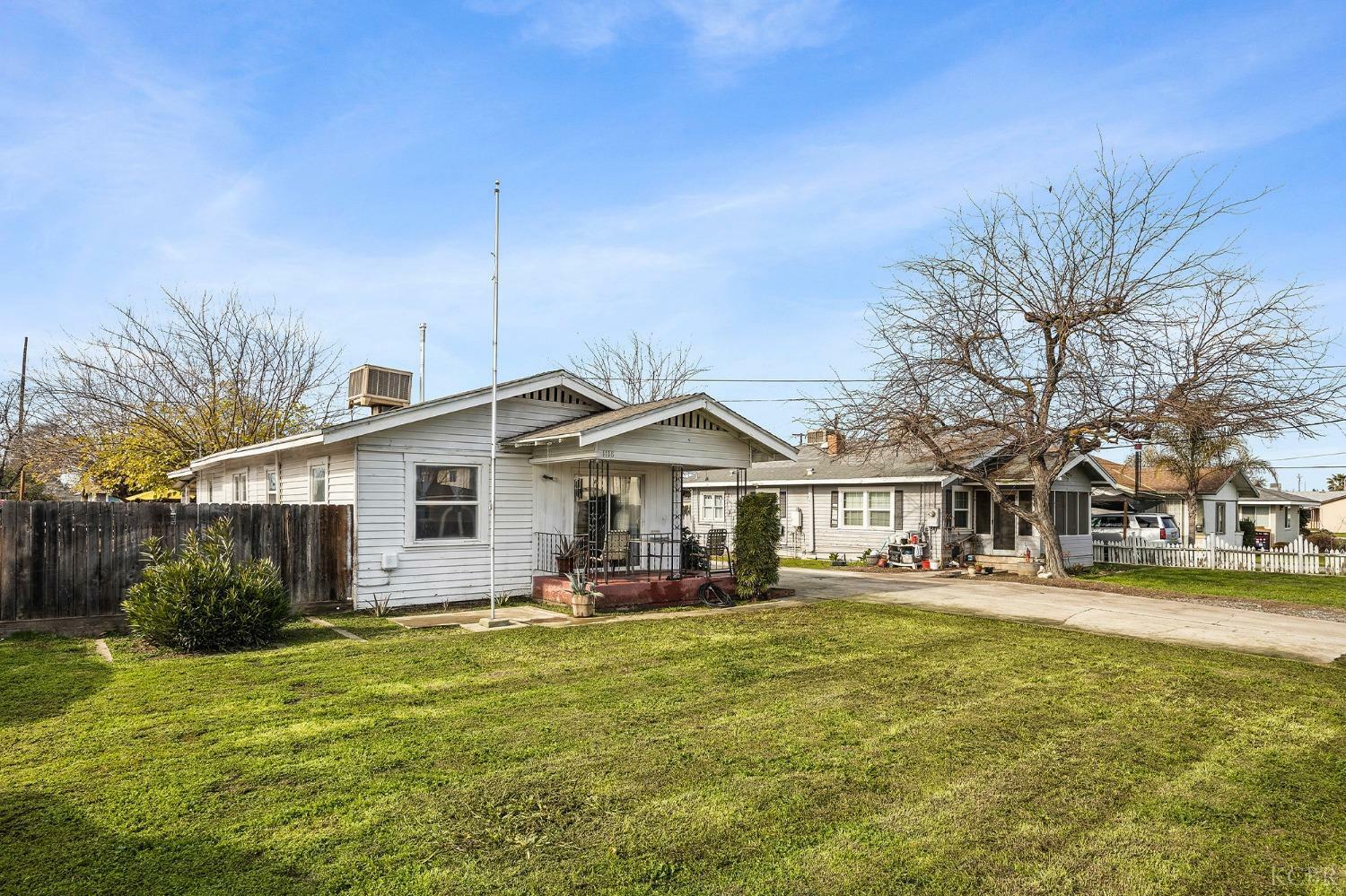 Property Photo:  1118 Whitmore Street  CA 93230 