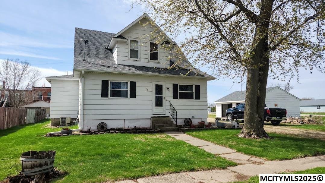 Property Photo: 107 E Walnut St IA 50456