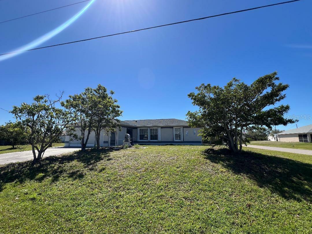 Property Photo: 12143 Du Barry Avenue FL 33981