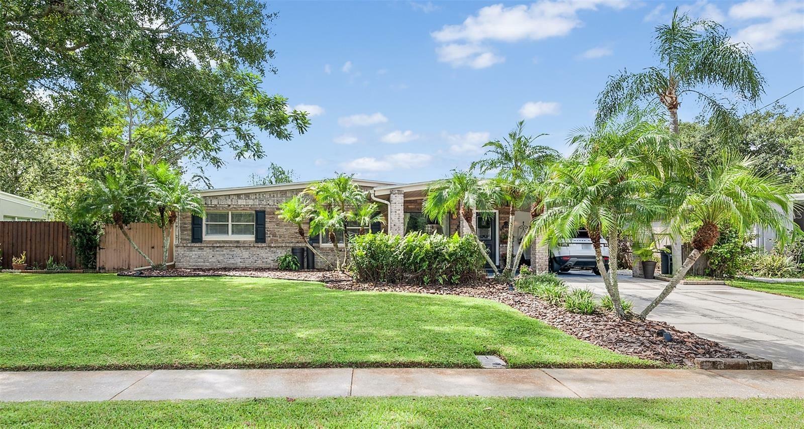 Property Photo:  322 Apopka Street  FL 34787 