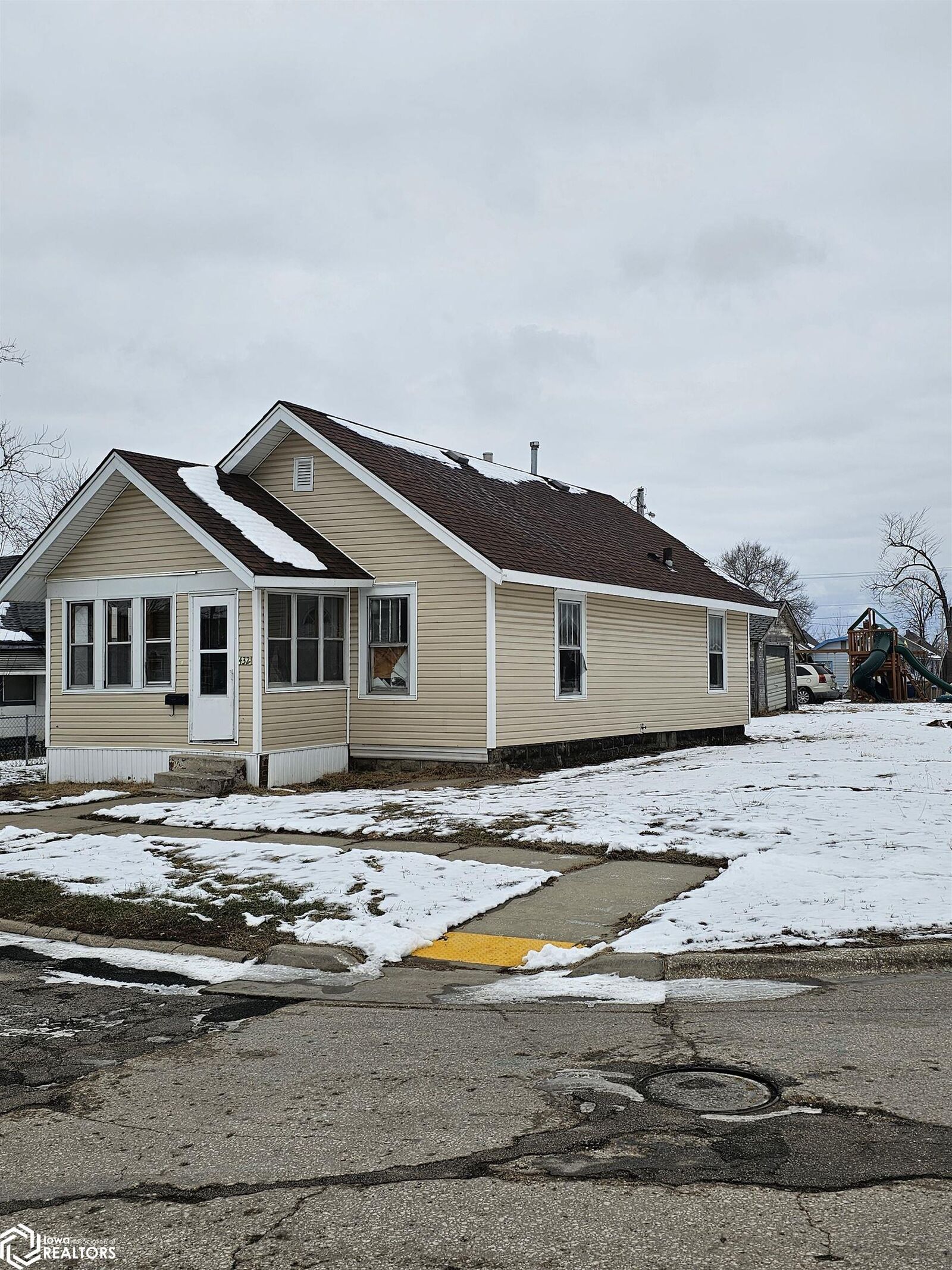 Property Photo:  432 Union Street  IA 50158 