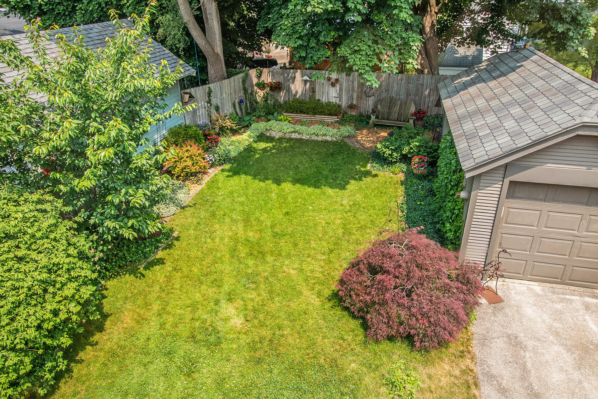 Property Photo:  2106 Paris Avenue SE  MI 49507 