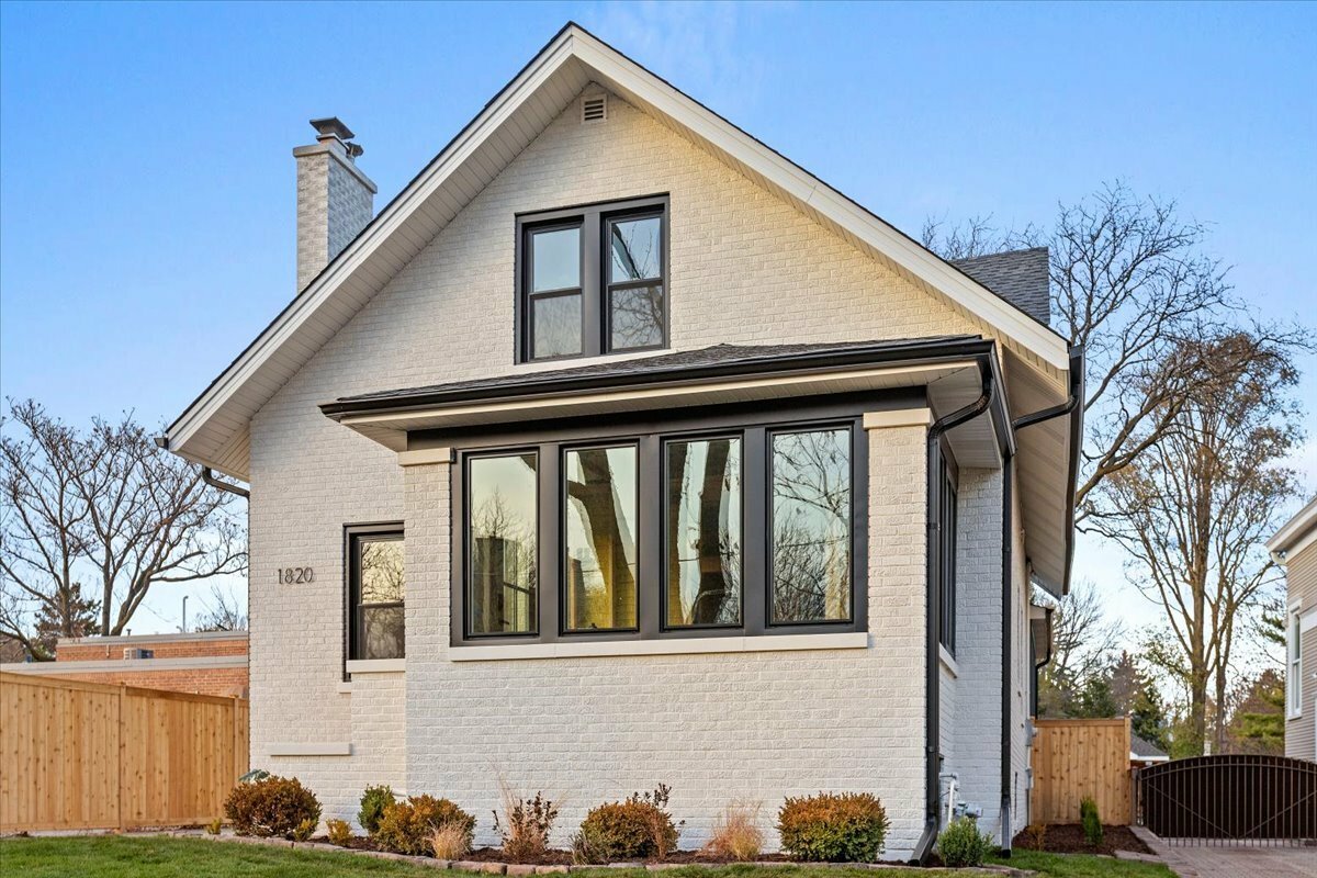 Property Photo:  1820 Wilmette Avenue  IL 60091 