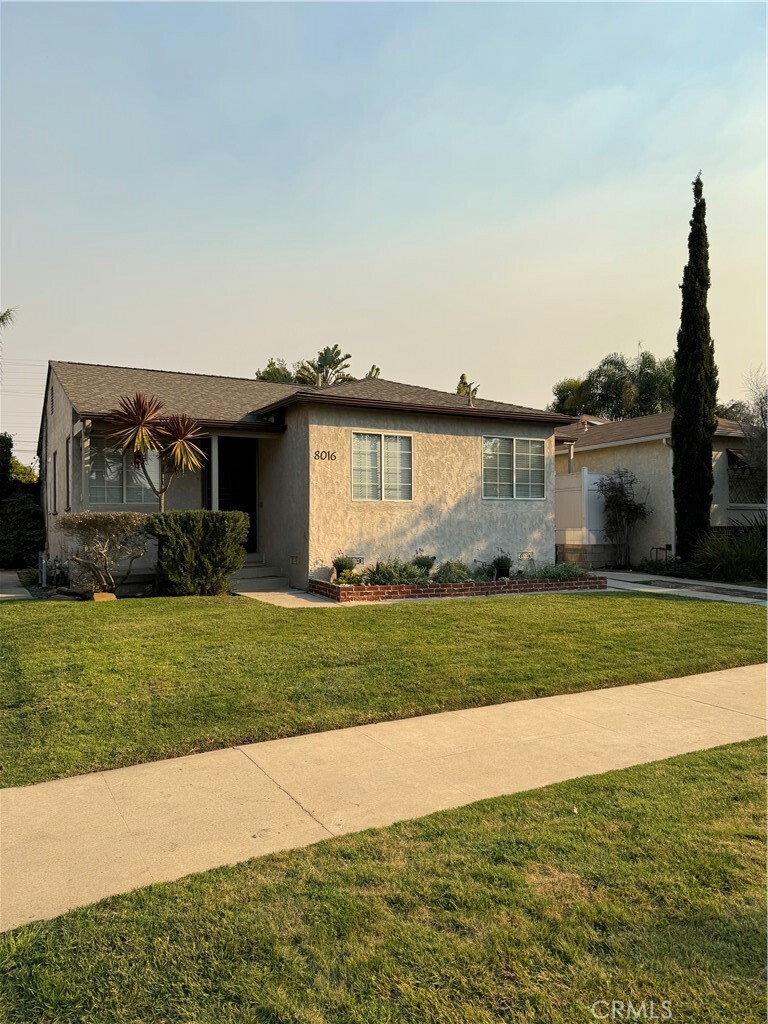 Property Photo:  8016 Regis Way  CA 90045 