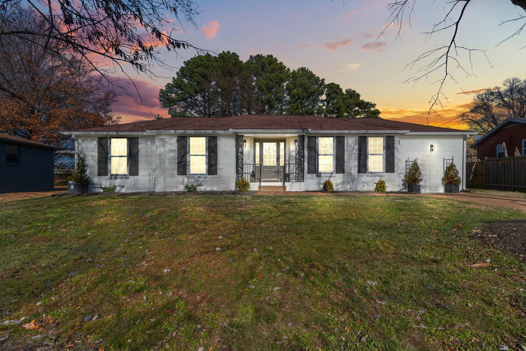 Property Photo:  325 Glenpark Dr  TN 37217 