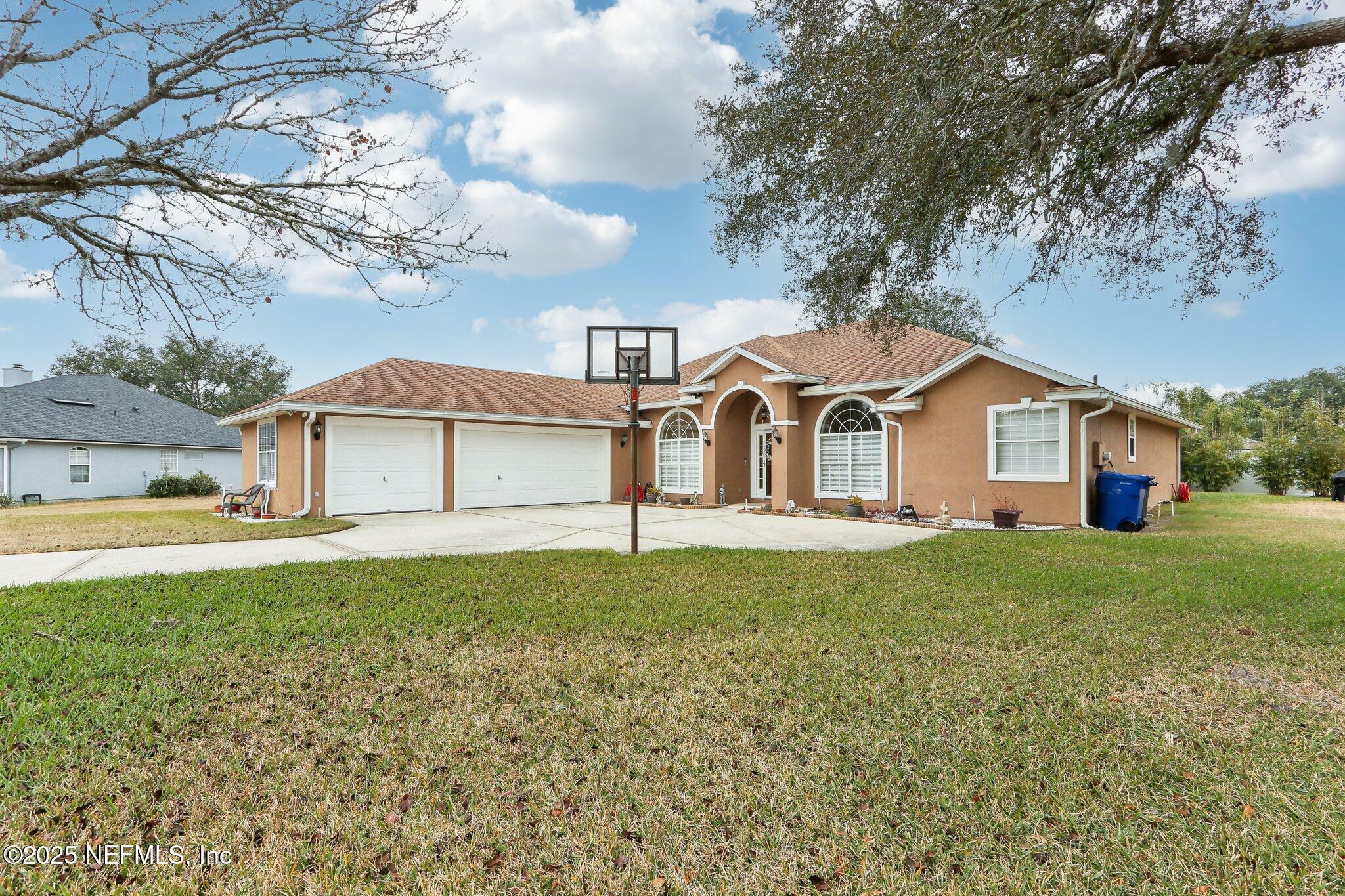 Property Photo:  1409 Starlight Court  FL 32259 