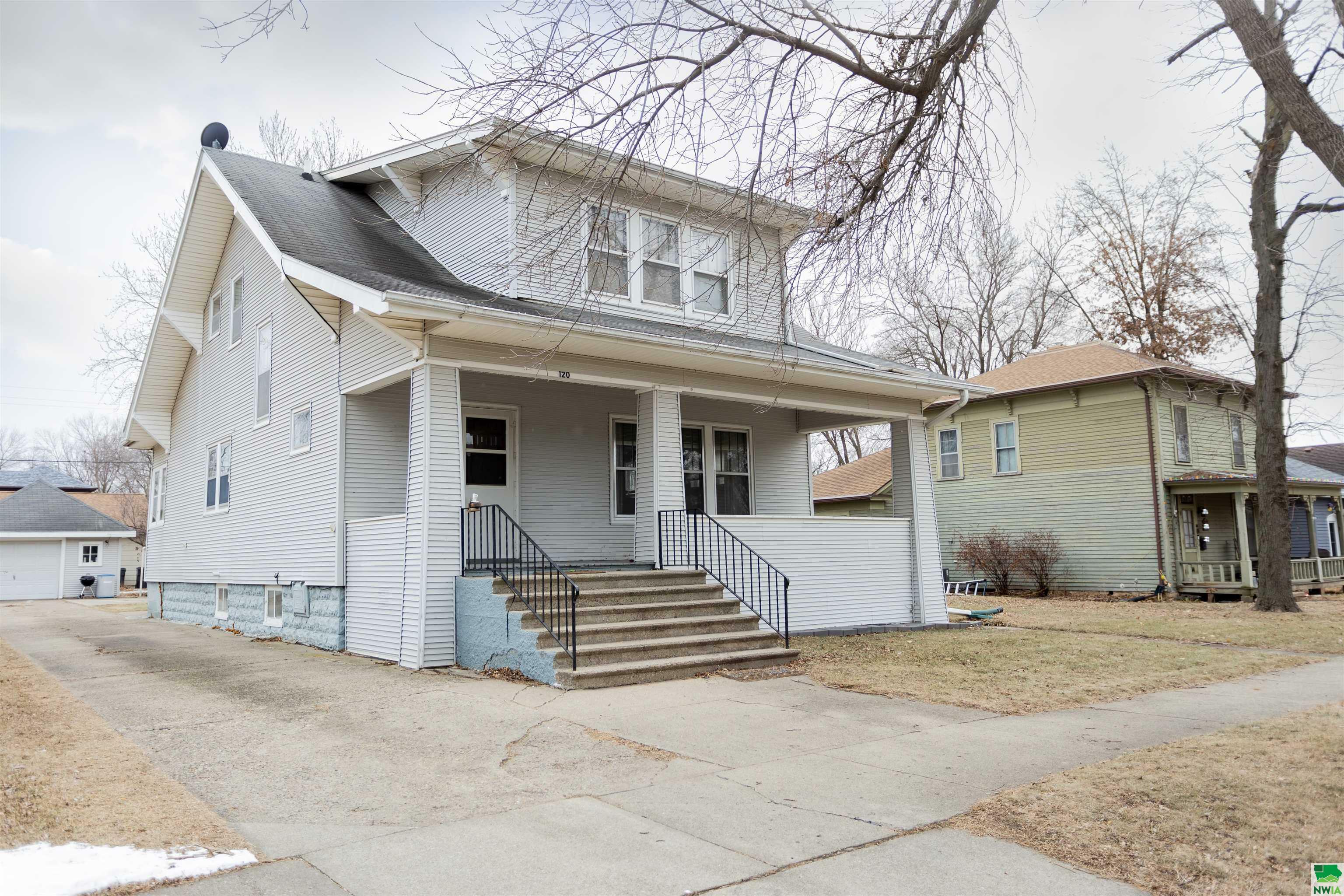 Property Photo:  120 3rd Ave NW  IA 51031 