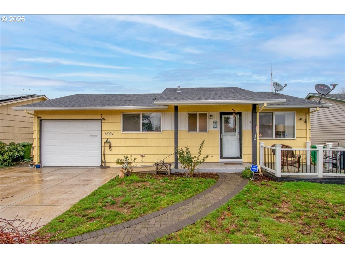Property Photo: 1591 Rainier Rd OR 97071