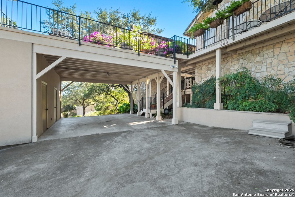 Property Photo: 739 Timber Dr TX 78130